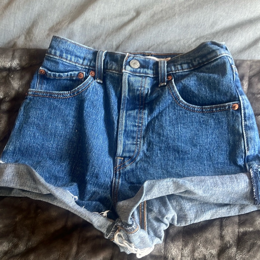 Levi booty shorts